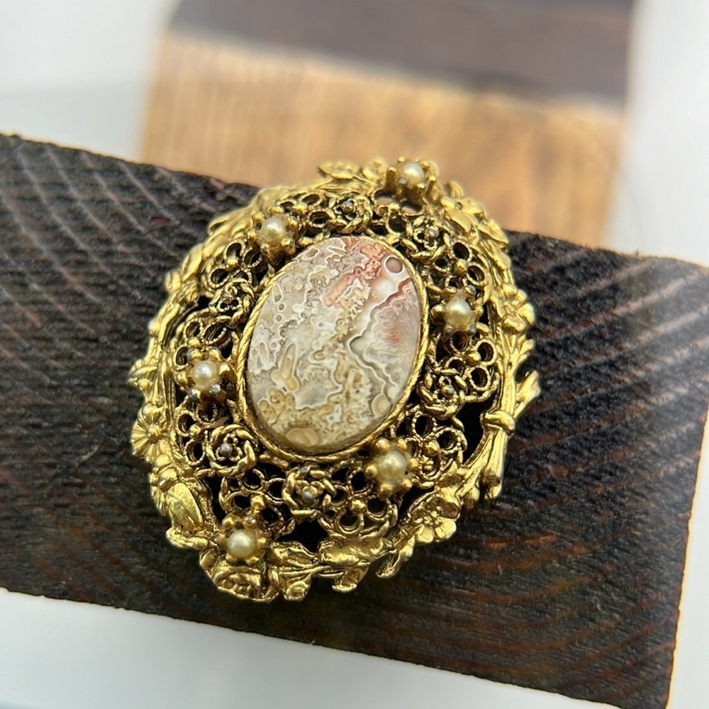 Vintage gold tone earth tone swirl center delicate filigree domed brooch pearls
